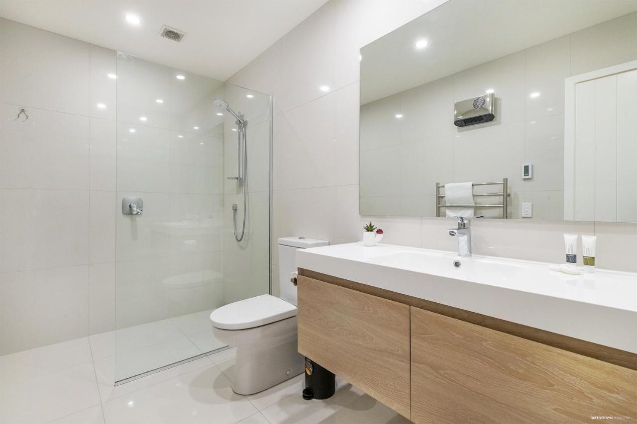 Apartamento Executive Living In Bluewater Queenstown Exterior foto