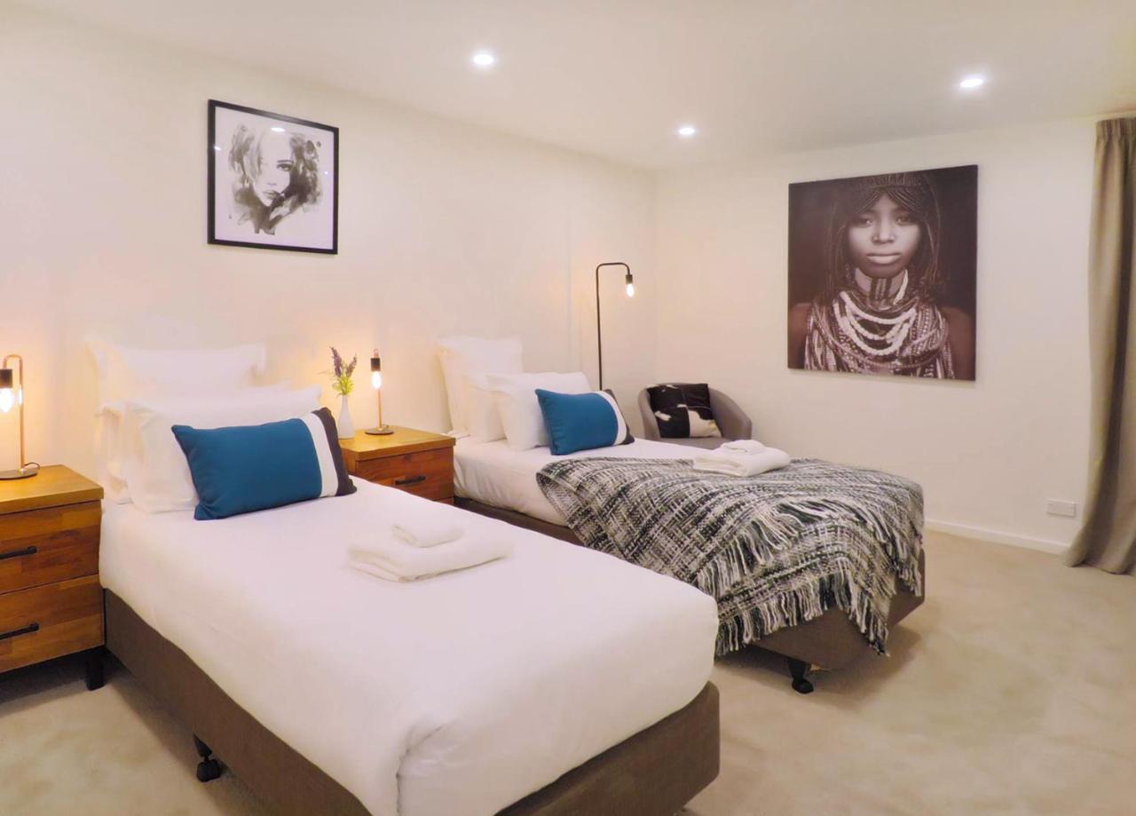 Apartamento Executive Living In Bluewater Queenstown Exterior foto
